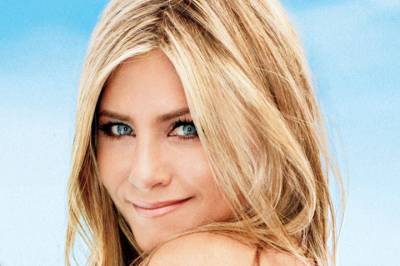 b2ap3 thumbnail Jennifer Aniston Beach Hair