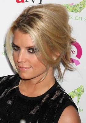 b2ap3_thumbnail_Celebrity-updo-hairstyle-Jessica-Simpson-1.jpg