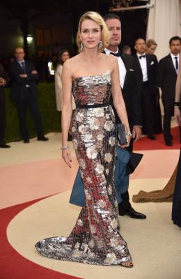 High Wattage! Naomi Rocks The Red Carpet at the Met Gala.